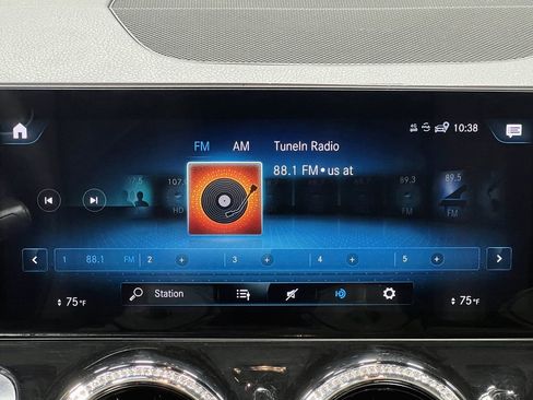 Used 2021 Mercedes-Benz GLB 250 GLB 250 image 23