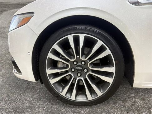 Used 2017 Lincoln Continental Reserve w/ Luxury Package image 12