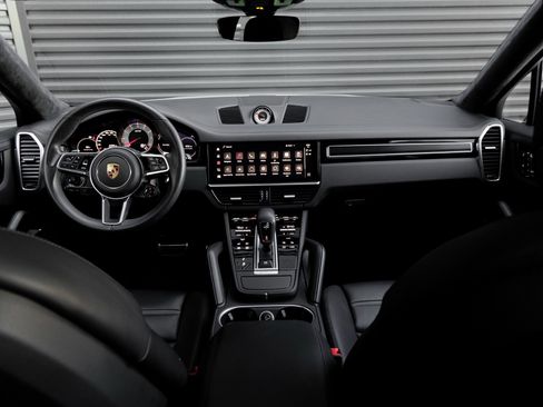 Used 2023 Porsche Cayenne GTS image 16