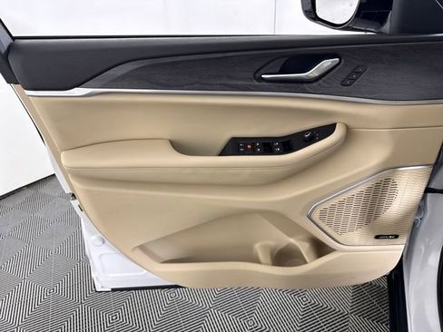 Used 2023 Jeep Grand Cherokee Limited image 23