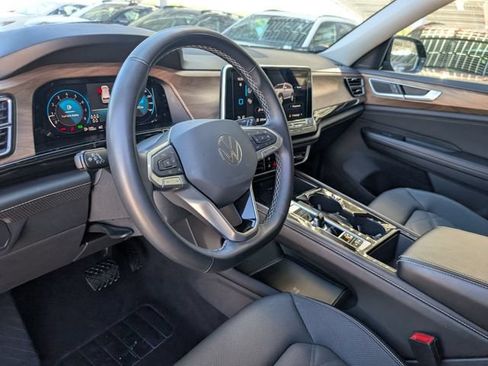 Used 2025 Volkswagen Atlas SE FWD image 9