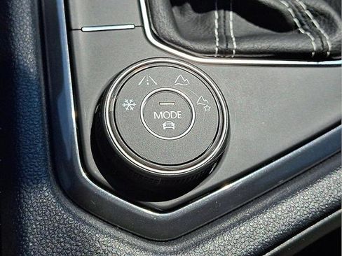 Used 2023 Volkswagen Tiguan SE R-Line AWD/4WD image 25