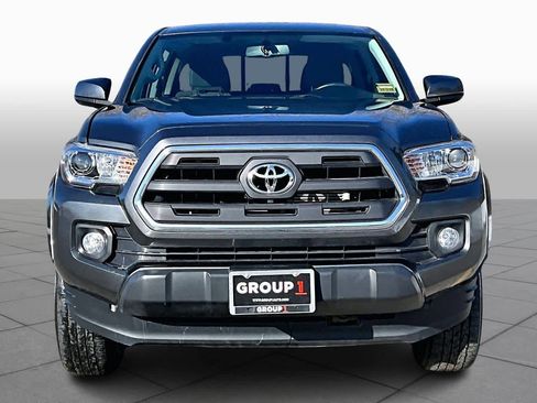 Used 2017 Toyota Tacoma SR5 w/ Tow Package image 4