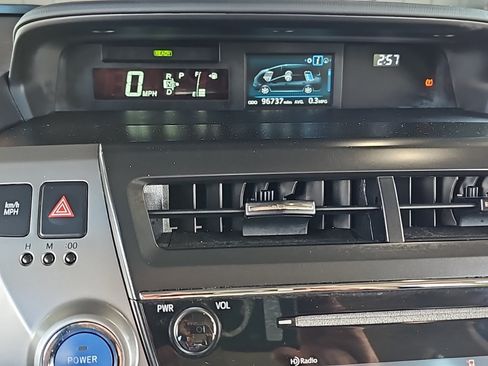 Used 2016 Toyota Prius V Three FWD image 10
