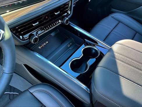 New 2026 Chevrolet Suburban High Country image 8