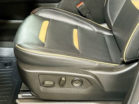 Used 2024 GMC Yukon AT4 w/ AT4 Premium Package AWD/4WD image 17
