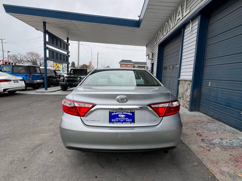 Used 2015 Toyota Camry LE image 5