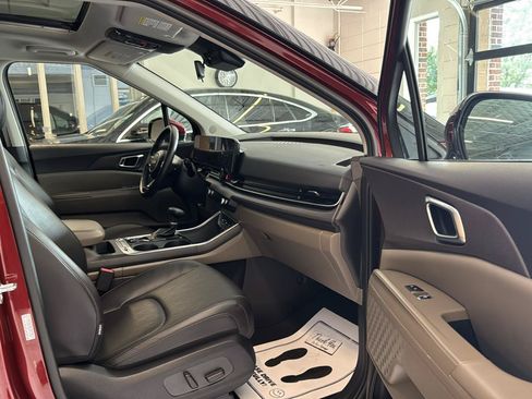 Used 2025 Kia Carnival SX FWD image 33