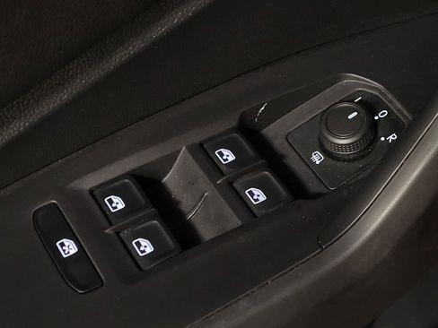 Used 2019 Volkswagen Jetta SE FWD image 27