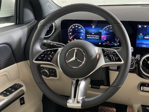 Certified 2025 Mercedes-Benz GLA 250 4MATIC image 15