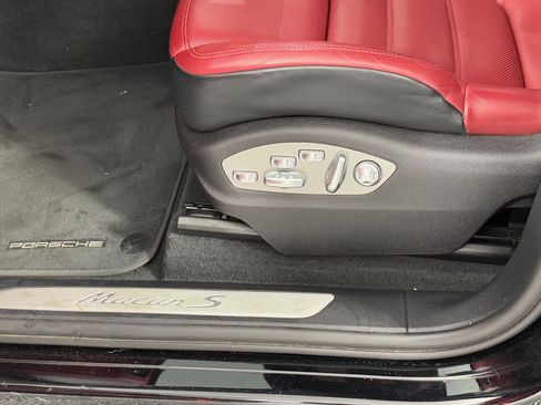 Used 2024 Porsche Macan S image 15