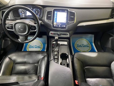 Used 2021 Volvo XC90 T5 Momentum w/ Climate Package image 10