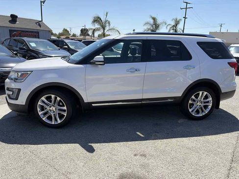 Used 2017 Ford Explorer Limited w/ Equipment Group 301A FWD image 2