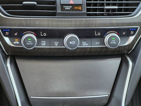 Used 2018 Honda Accord Touring image 22