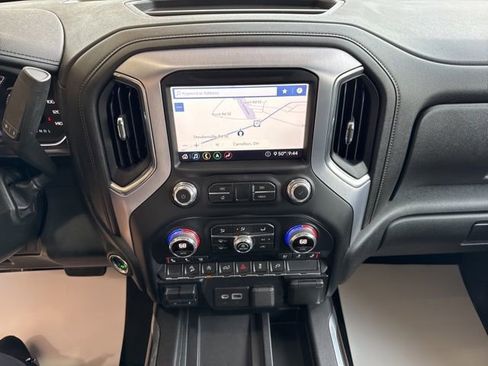 Used 2020 GMC Sierra 1500 SLT w/ SLT Premium Package image 31