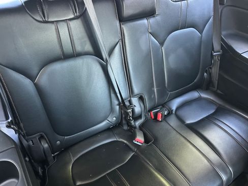 Used 2025 Honda Pilot TrailSport image 17
