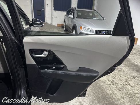 Used 2018 Kia Niro EX image 20