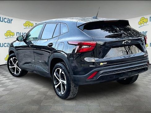 Used 2024 Chevrolet Trax RS image 4