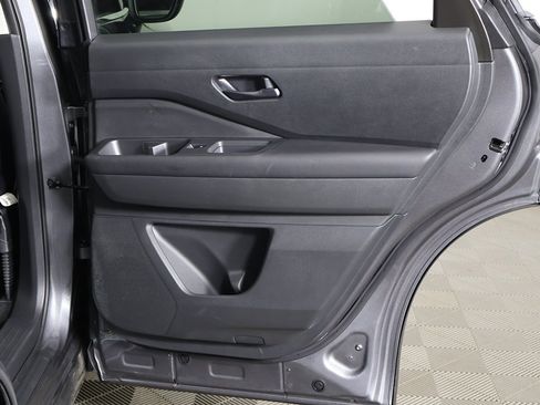 Used 2024 Nissan Pathfinder S image 23