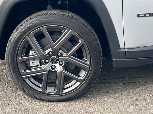 New 2026 Jeep Compass Limited image 9