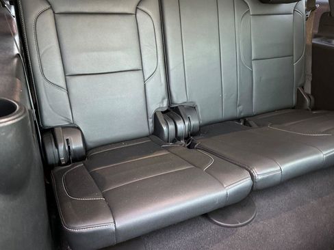 Used 2019 Chevrolet Suburban LT image 15