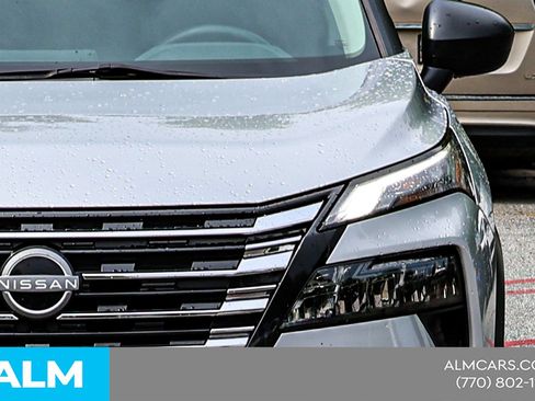 Used 2024 Nissan Rogue S FWD image 14