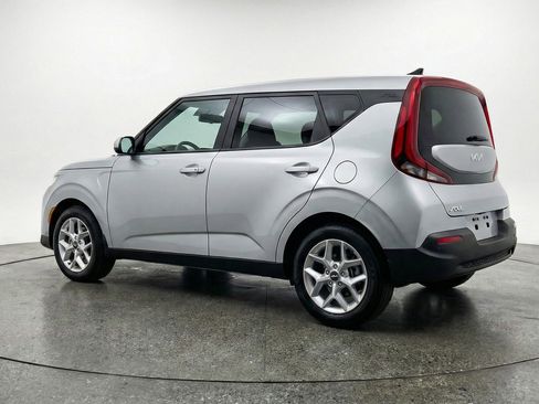 Used 2025 Kia Soul LX w/ LX Technology Package FWD image 6