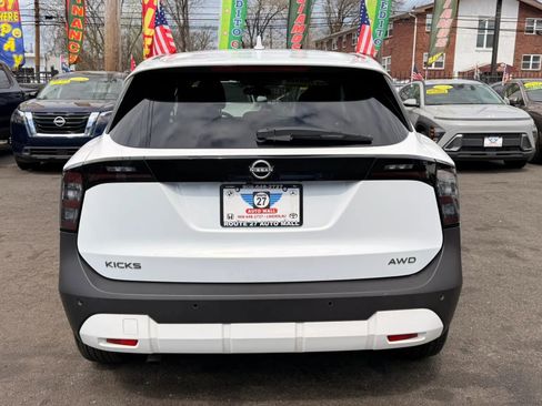 Used 2025 Nissan Kicks SV image 6