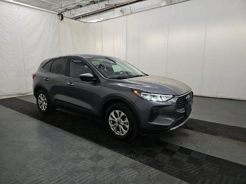 Used 2025 Ford Escape Active w/ Cold Weather Package image 3