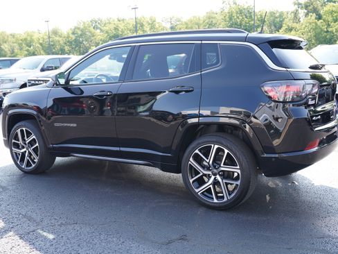 Used 2025 Jeep Compass Limited w/ Elite Group AWD/4WD image 8