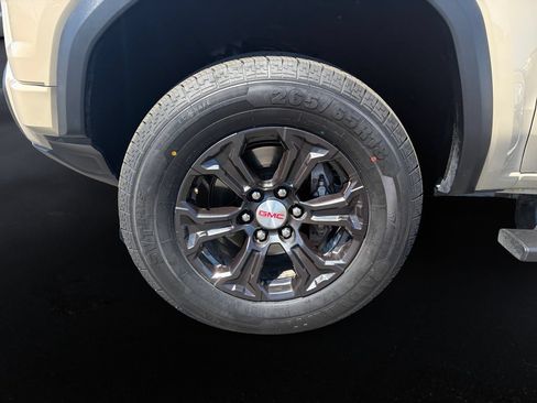 Certified 2023 GMC Canyon Elevation w/ Convenience Package AWD/4WD image 9