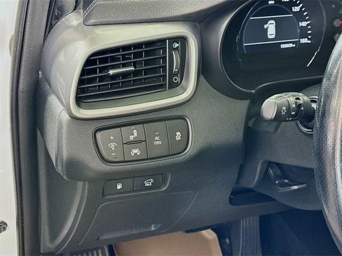 Used 2019 Kia Sorento SX image 4