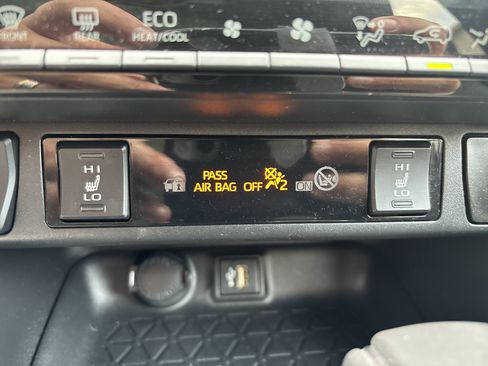 Used 2023 Toyota RAV4 SE w/ Convenience Package image 28