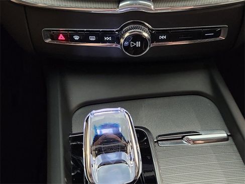 Used 2024 Volvo XC60 T8 Ultimate image 19