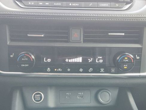 Used 2023 Nissan Rogue SV w/ SV Premium B Package image 15