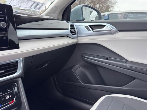 New 2026 Volkswagen Taos SE image 22