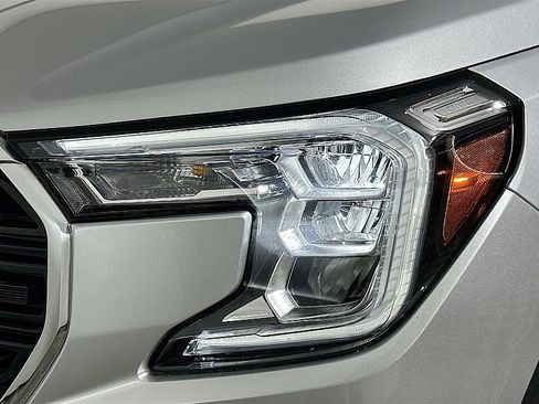 Used 2022 GMC Terrain SLE w/ Driver Convenience Package image 30