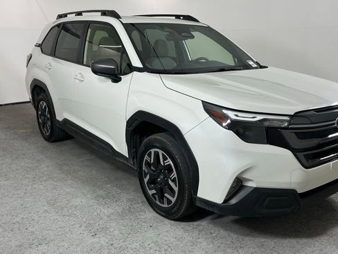 Used 2025 Subaru Forester Premium w/ Convenience Package #1 image 1