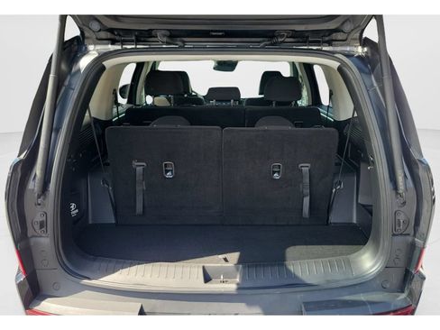 Used 2025 Hyundai Santa Fe SE FWD image 9