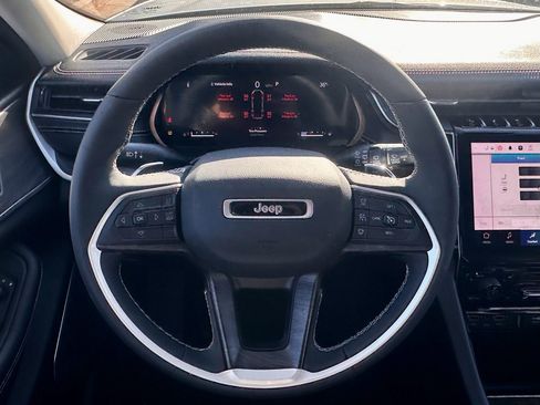 Used 2023 Jeep Grand Cherokee L Limited image 18