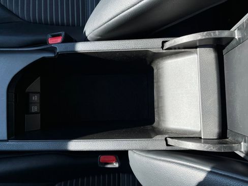 Used 2022 Toyota Camry SE image 25