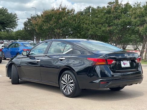 Used 2025 Nissan Altima 2.5 SV FWD image 6