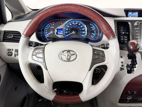 Used 2013 Toyota Sienna Limited w/ Premium Pkg AWD/4WD image 64