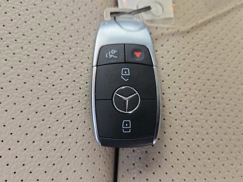 Used 2022 Mercedes-Benz GLC 300 4MATIC image 22