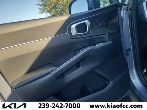 Used 2024 Kia Sorento LX FWD image 21