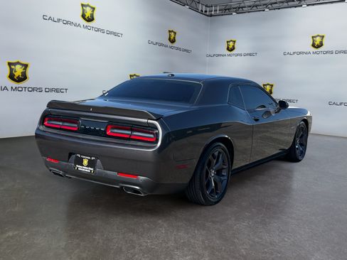 Used 2019 Dodge Challenger R/T RWD image 5