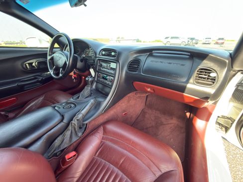 Used 1997 Chevrolet Corvette Coupe w/ Memory Pkg RWD image 12