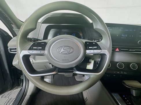 Used 2024 Hyundai Elantra SE FWD image 15