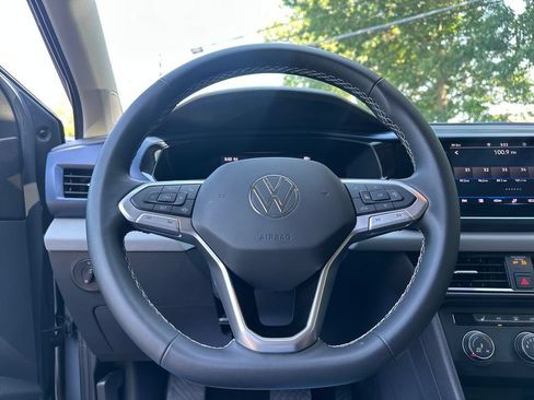 Used 2022 Volkswagen Taos SE AWD/4WD image 11
