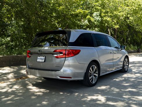 Used 2023 Honda Odyssey Touring image 9